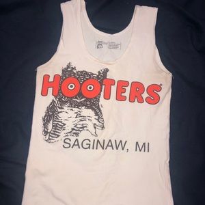 Hooters tank top